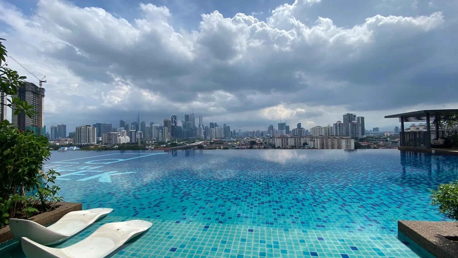 Aparthotel Datum Jelatek Sky Residence Klcc Skyring Linked To Lrt And Mall Ampang  Malaysia