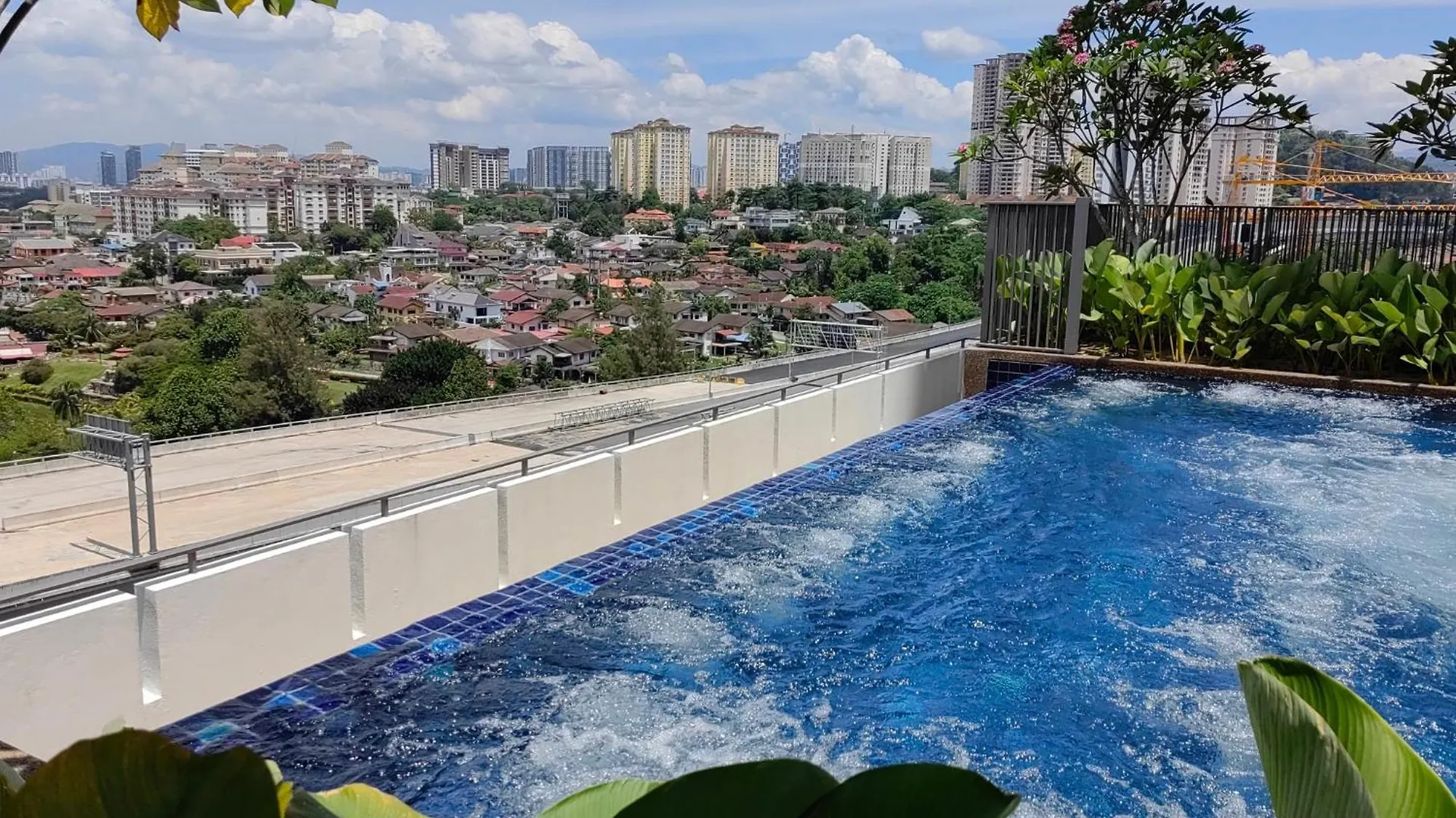 아파트호텔 Datum Jelatek Sky Residence Klcc Skyring Linked To Lrt And Mall 암팡
